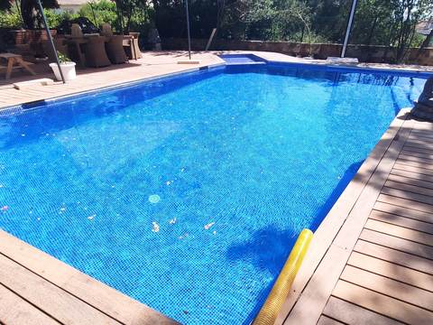 Pool filling with a tanker truck in Es Figueral, Marratxí