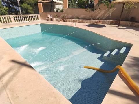 Pool filling with a tanker truck in Cala Vinyes, Calvià