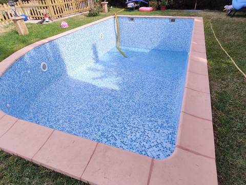 Pool filling with a tanker truck in Palma