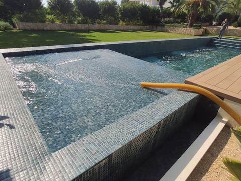 Pool filling with a tanker truck in Santa Ponça, Calvià