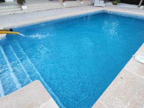 Pool filling with a tanker truck in Cala Vinyes, Calvià
