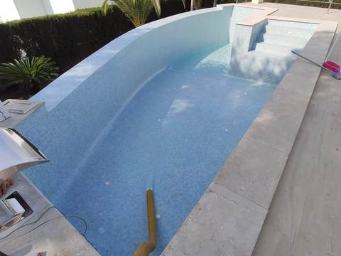 Pool filling with a tanker truck in Sa Cabana, Marratxí