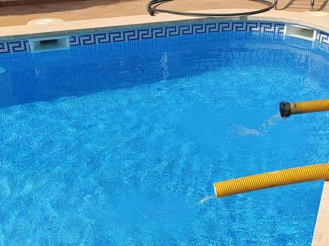 Pool filling with a tanker truck in Illetes, Palma
