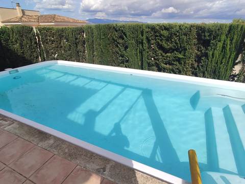 Pool filling with a tanker truck in Son Rapinya, Palma