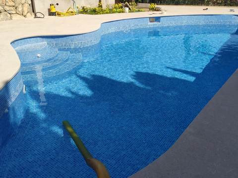 Pool filling with a tanker truck in Bendinat, Calvià