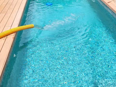 Pool filling with a tanker truck in Sa Cabaneta, Marratxí