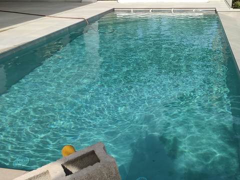 Pool filling with a tanker truck in Calvià