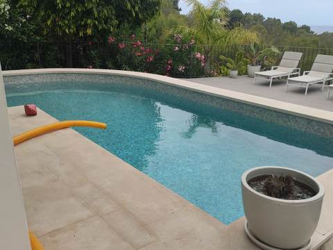 Pool filling with a tanker truck in Bendinat, Calvià