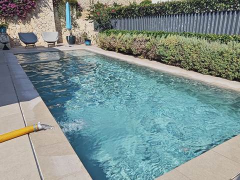 Pool filling with a tanker truck in Son Vida, Palma